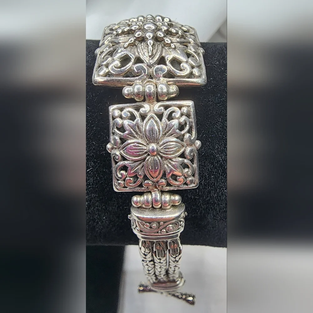 Sarda sterling silver floral panel toggle bracelet.